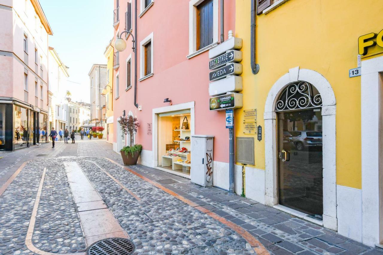 Desenzanoloft La Mia Favorita Lägenhet Desenzano del Garda Exteriör bild